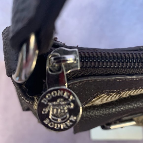 Dooney & Bourke Signature Canvas Shoulder Bag in Like New Condition!!! - Picture 3 of 13